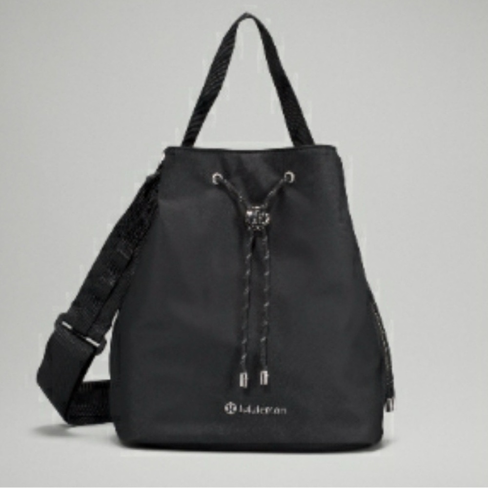 Lululemon Drawstring Bucket Crossbody Bag 5L